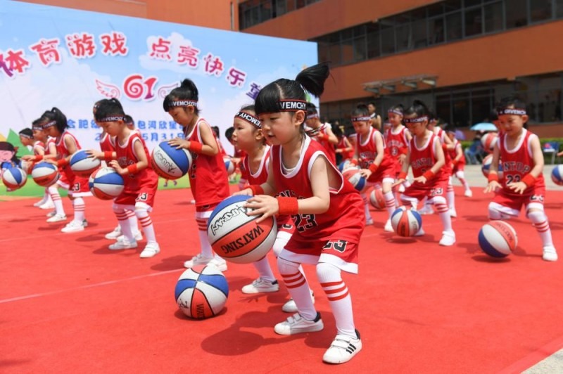 “黄袍”加身，里约热内卢基督像穿上黄潜球衣